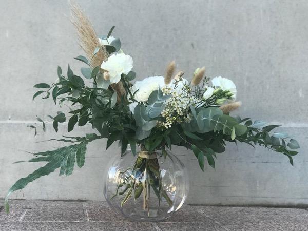 TYYLIKKÄÄLLE NAISELLE